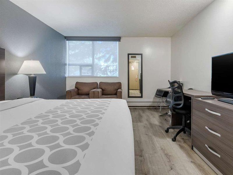 Super 8 By Wyndham Macleod Trail Calgary Hotel Luaran gambar