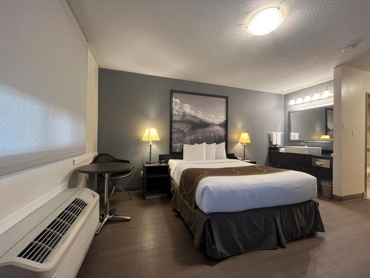 Super 8 By Wyndham Macleod Trail Calgary Hotel Luaran gambar